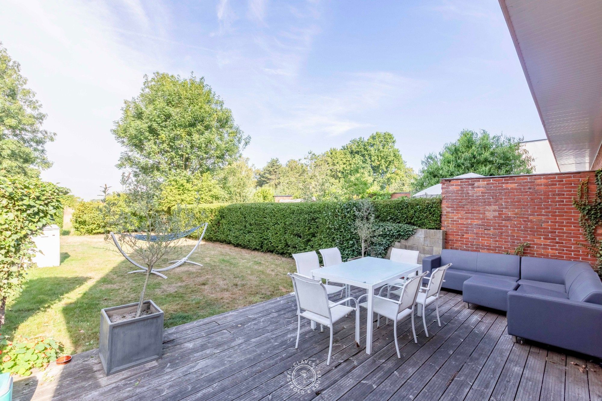 Charmante halfopen woning met lange oprit en zonnige tuin foto 6