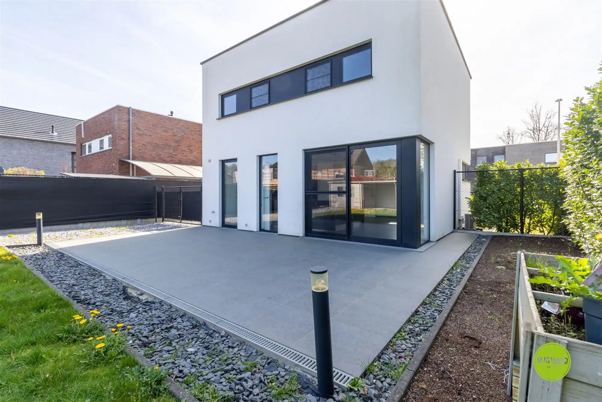Moderne open bebouwing met 3 slaapkamers en tuin foto 19