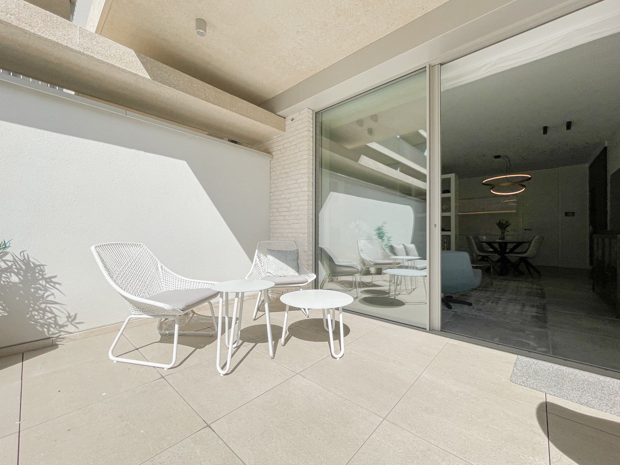 Subliem, luxueus tuinappartement met dubbele garage, rustig gelegen in een standingvolle residentie. foto 4
