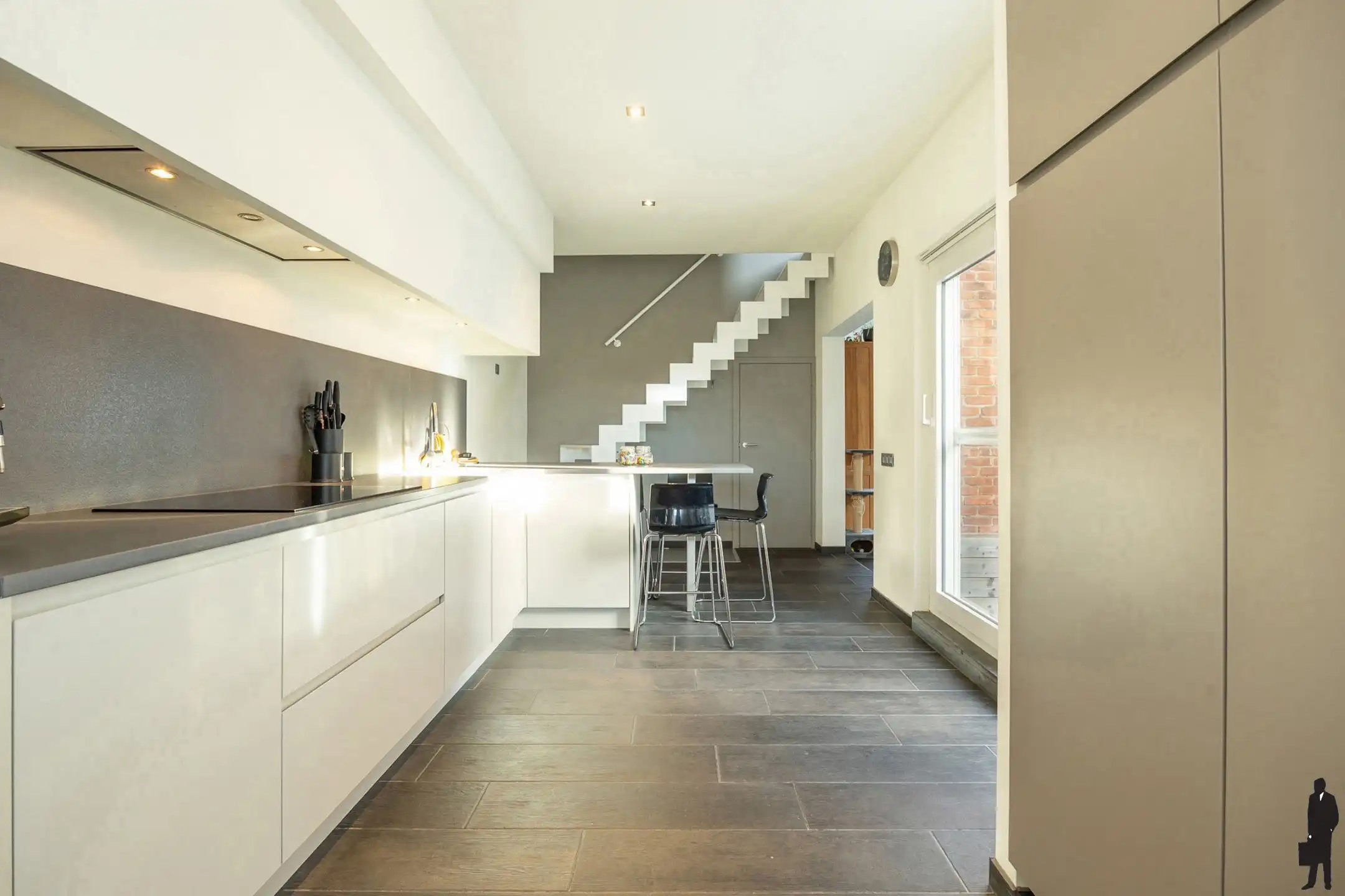 Instapklare, gerenoveerde gezinswoning met ruime tuin foto {{pictureIndex}}