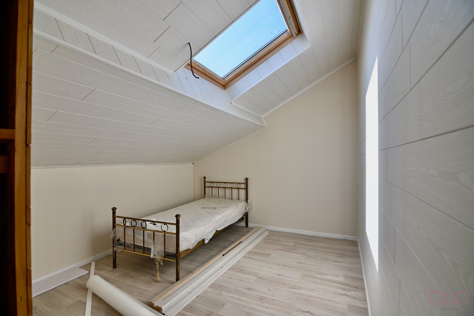 Ruime woning met 3 slaapkamers met uitbreidingsmogelijkheden. Achterliggend 3 garages en loods in Sint-Truiden foto 13