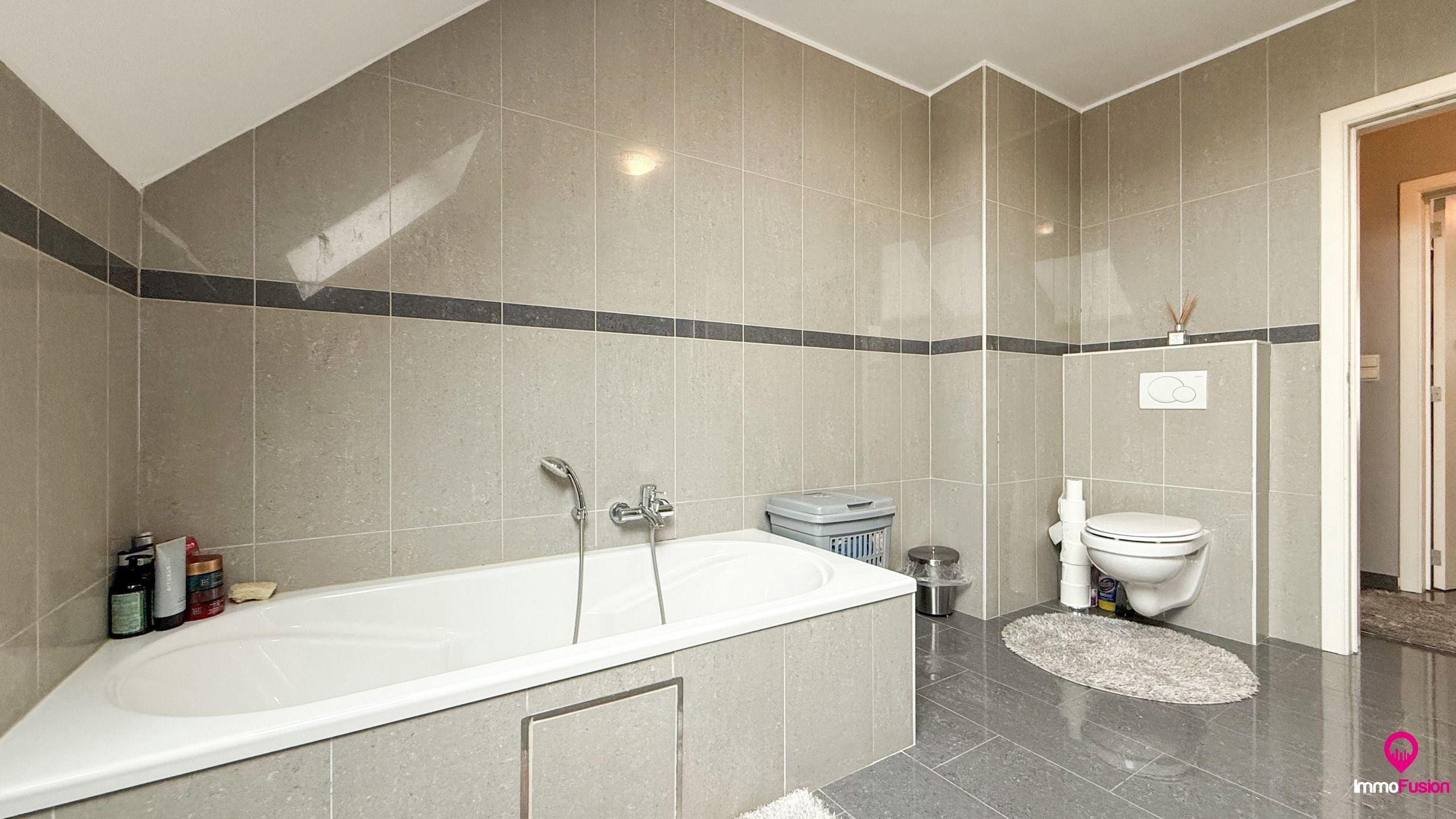 Instapklare woning met 3 slpks, tuin en garage in Lillo! foto 24