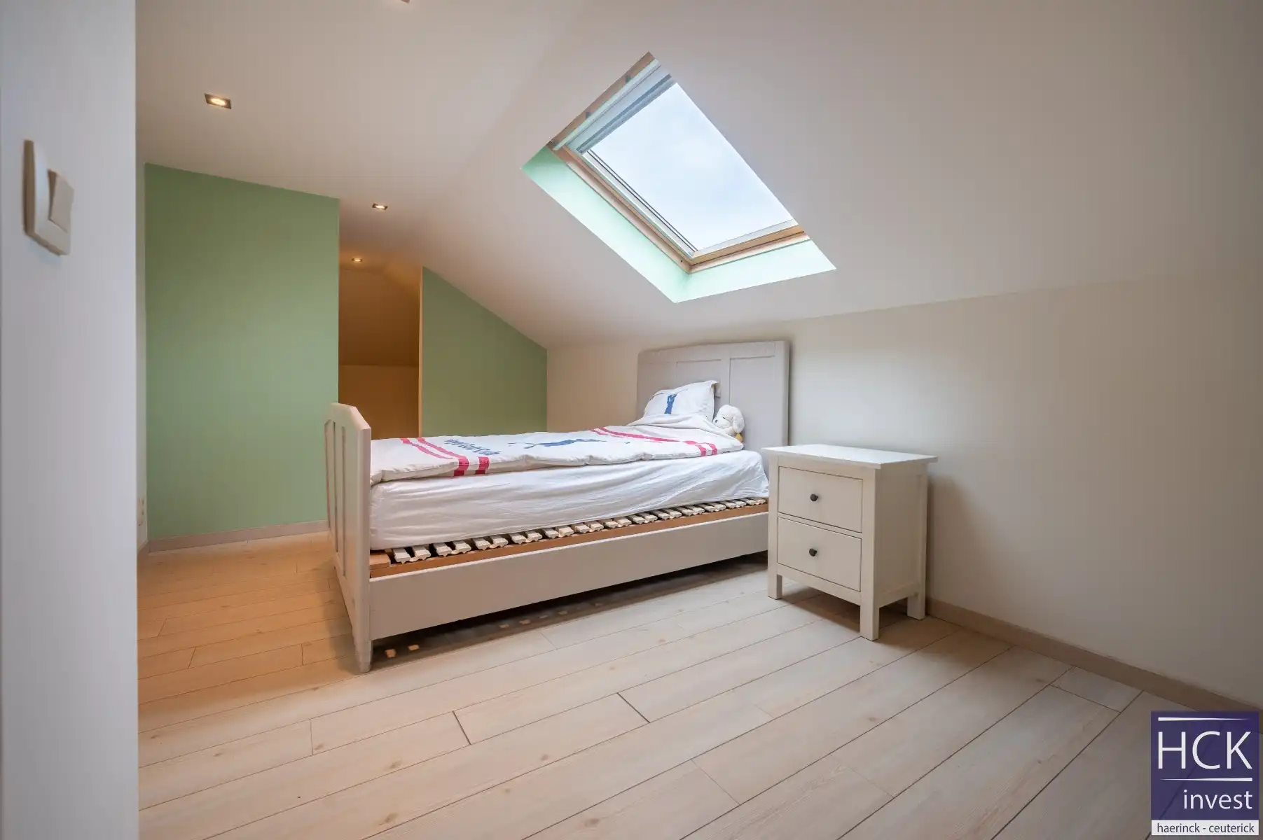 KRUISHOUTEM - Instapklare en prachtig gelegen woning met 4 SLPK. én zwembad foto 18