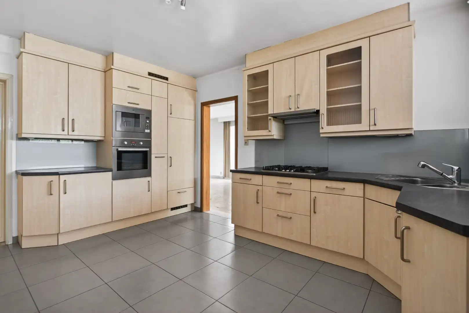 Ruime gelijkvloerse woning met veel potentieel op rustige ligging in Mol foto 21