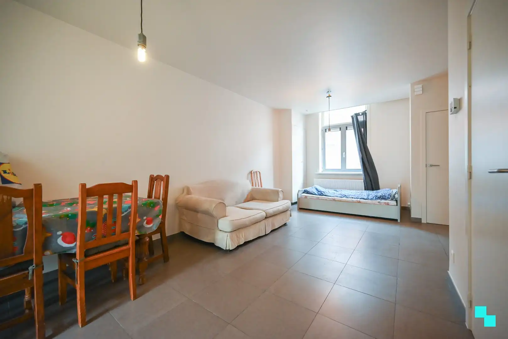 Instapklare woning met twee slaapkamers nabij centrum Izegem foto 11