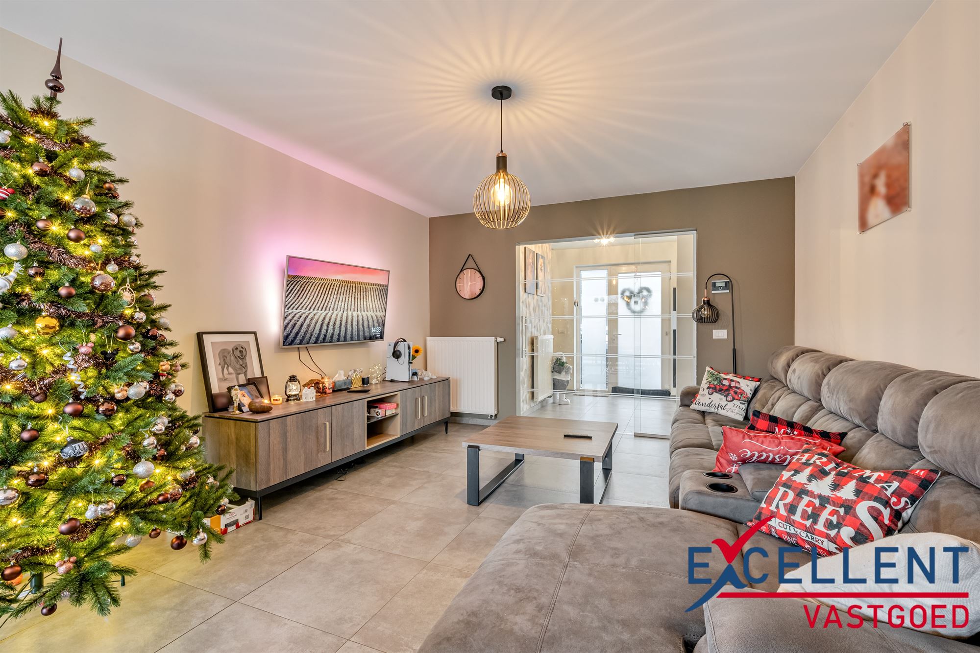 Instapklare en ruime woning met 5 slaapkamers in Zulte te koop foto {{pictureIndex}}