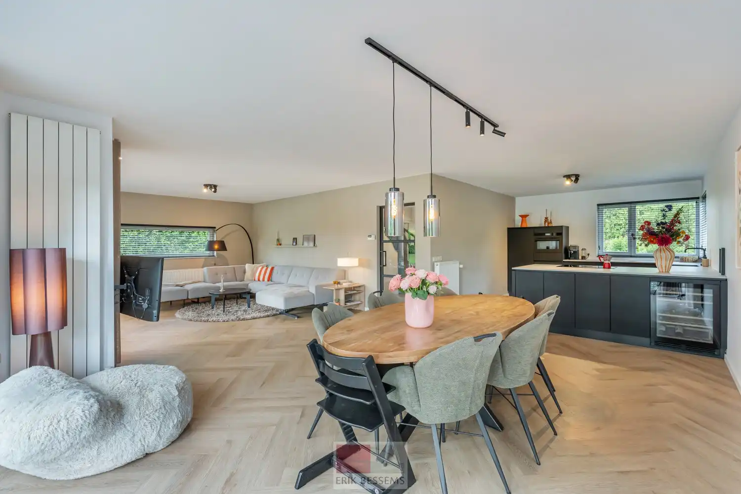 Instapklare gezellige vrijstaande woning met een woonopp. van circa 185 m2 op een perceel van 17a53ca foto 12
