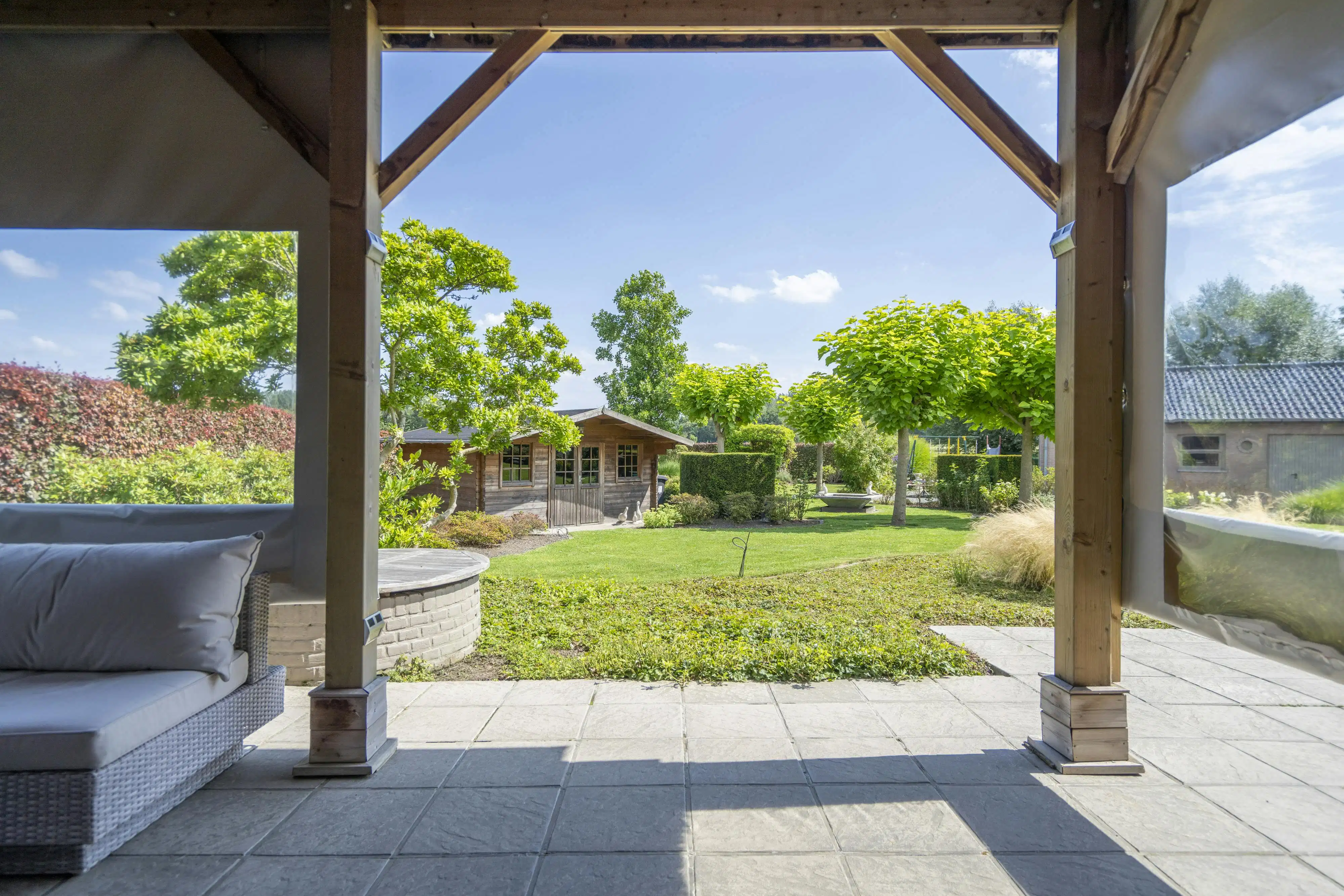 Statige open villa in woongebied met bijgebouw op ca. 2900m² foto 20