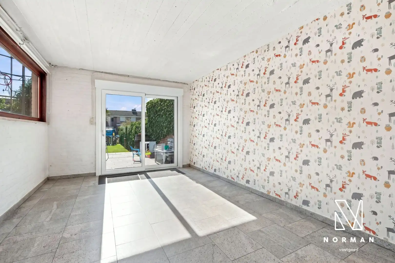 Stevige woning met 5 slaapkamers en praktijkruimte met parkeerplaats op commerciële ligging foto 21