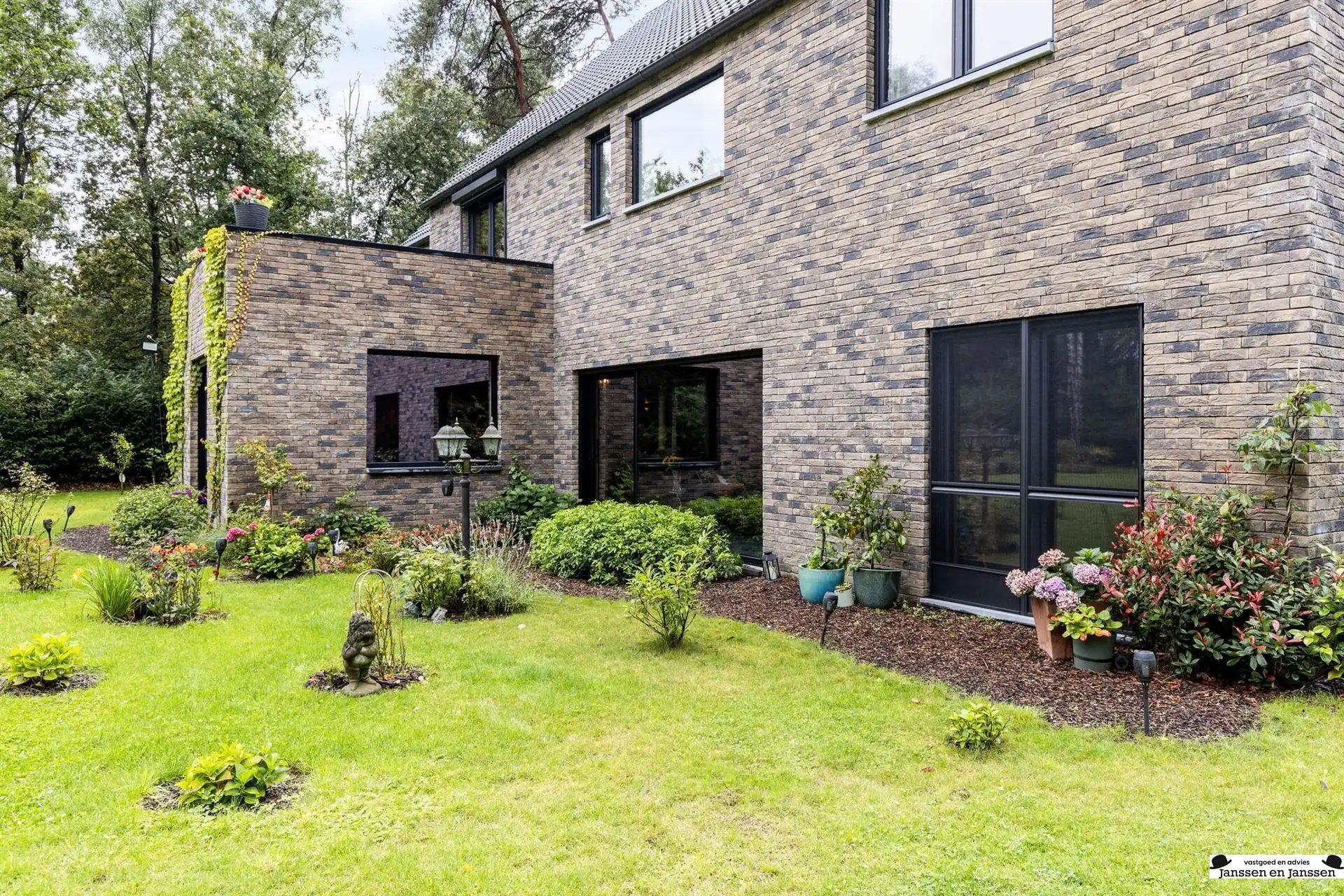 Zeldzame nieuwbouwwoning op een perceel van 40 are met imposante tuin in Kapellen  foto 29