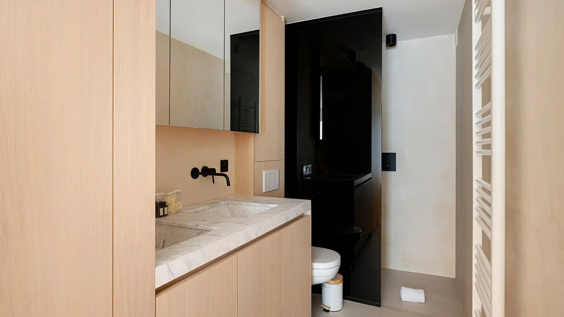 Gerenoveerd hoekappartement met 3 ruime slpks.  foto 19