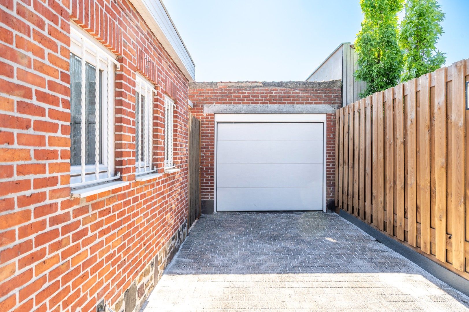 Energie efficiënte open bebouwing met grote tuin foto 2