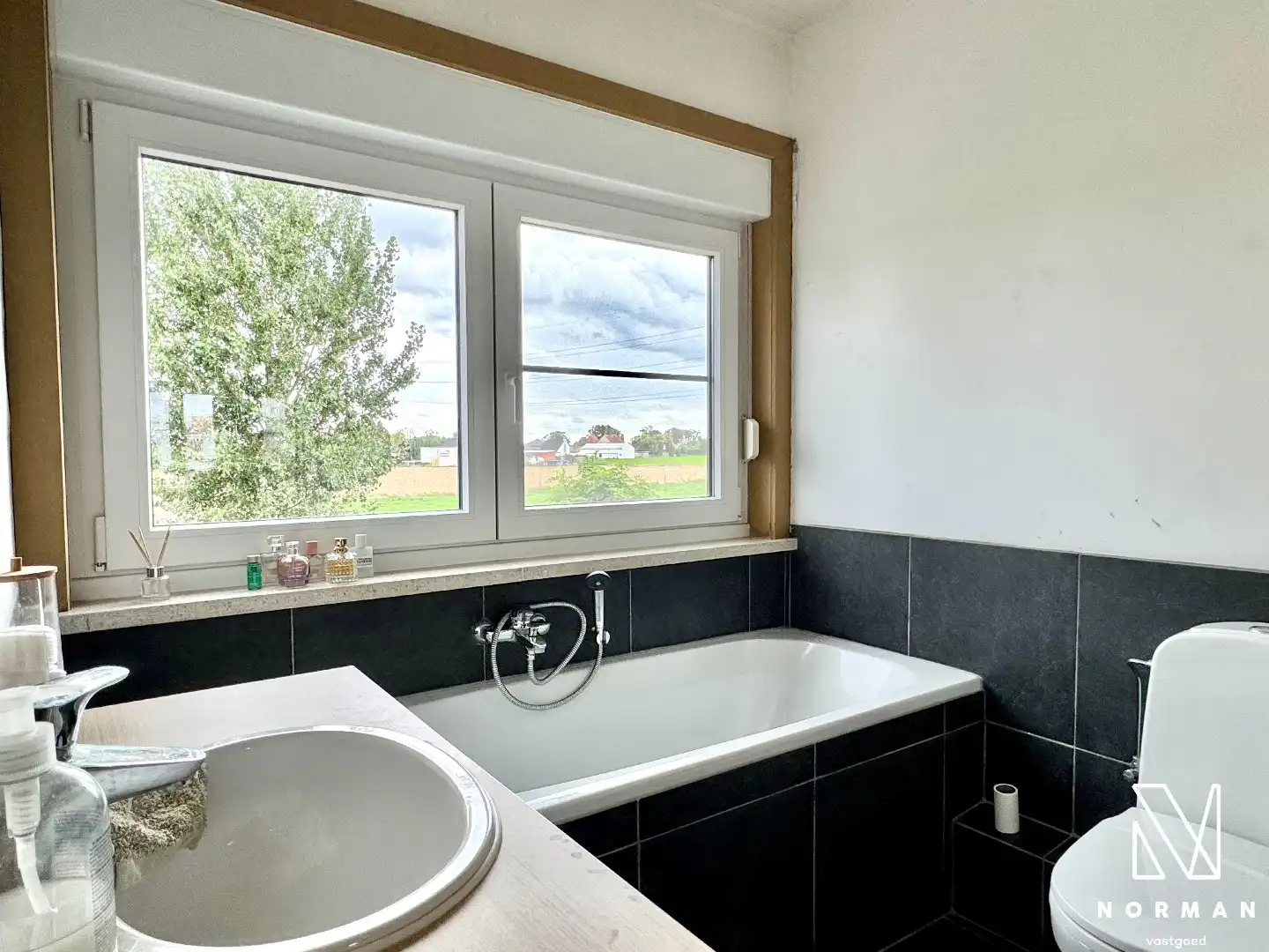 Instapklare woning met 2 slaapkamers, tuin en garage te huur in rustige woonwijk te Hulste! foto 19
