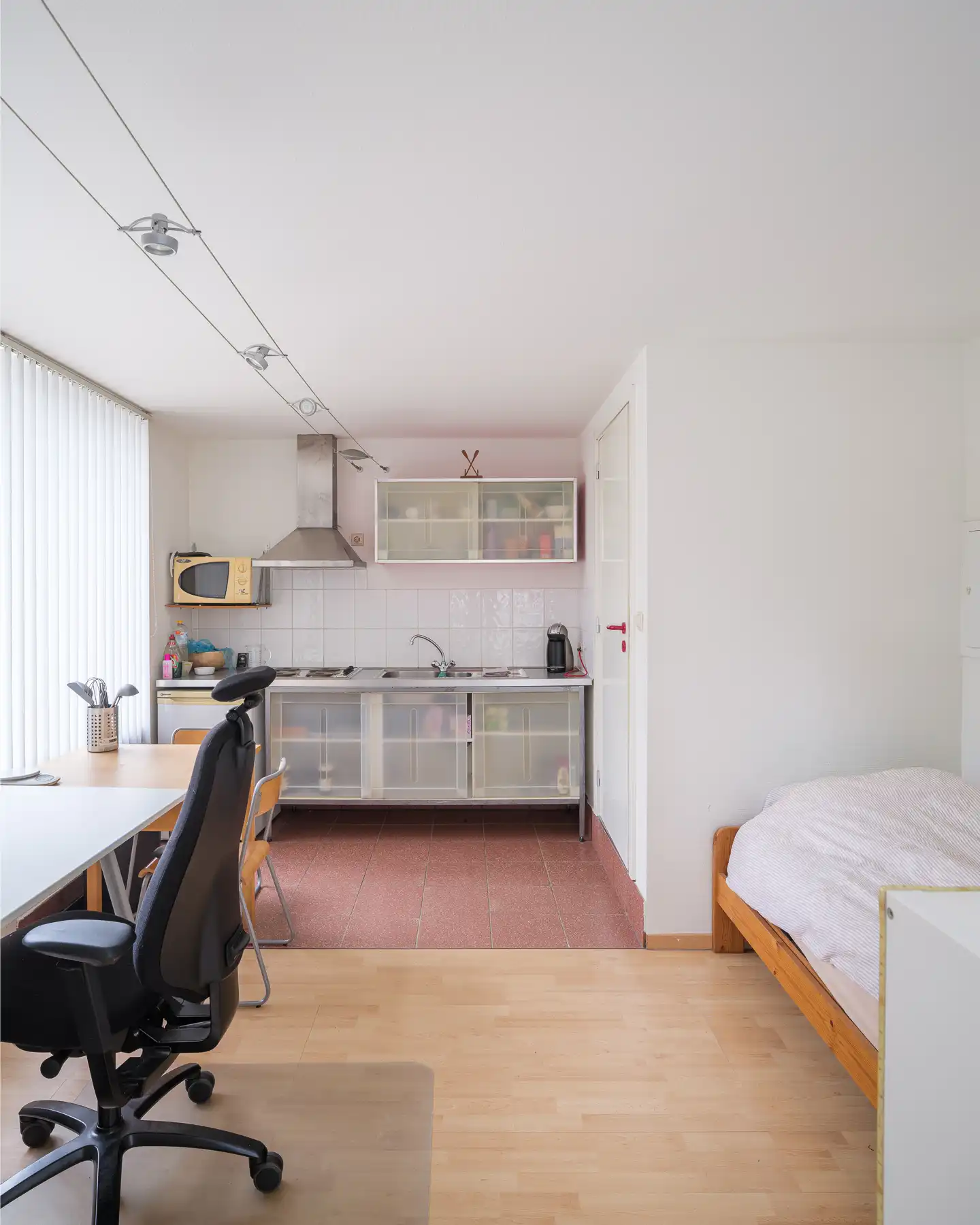 Lichtrijke studio op gewilde locatie foto 6