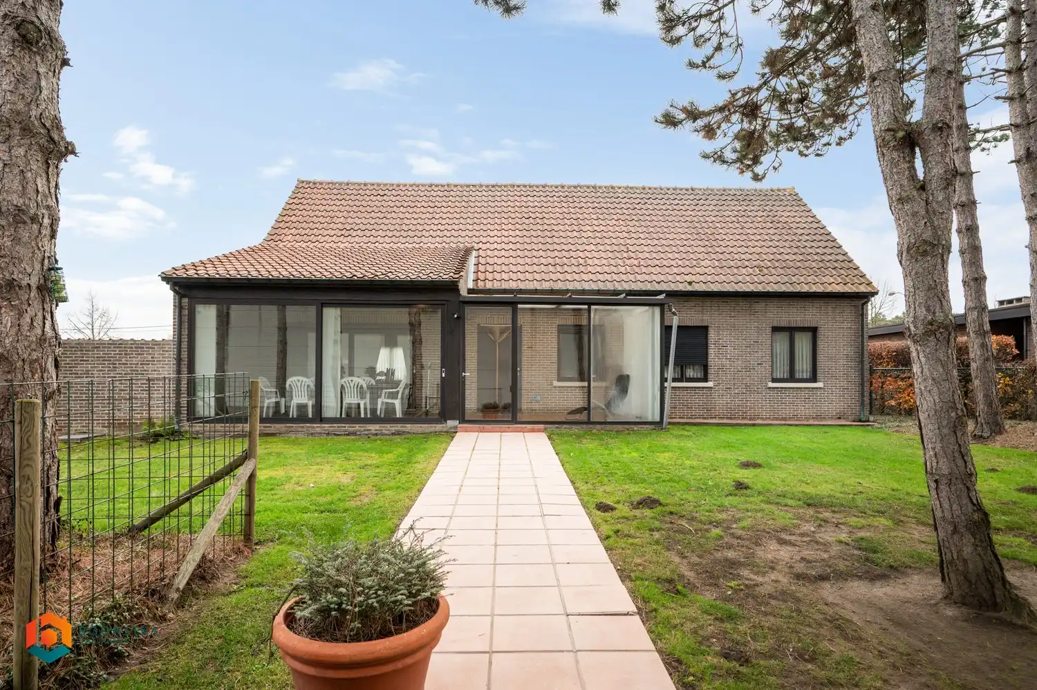 Te renoveren woning met 4 slpkrs en magazijn van 360m² op ruim perceel van 5730m² foto 9