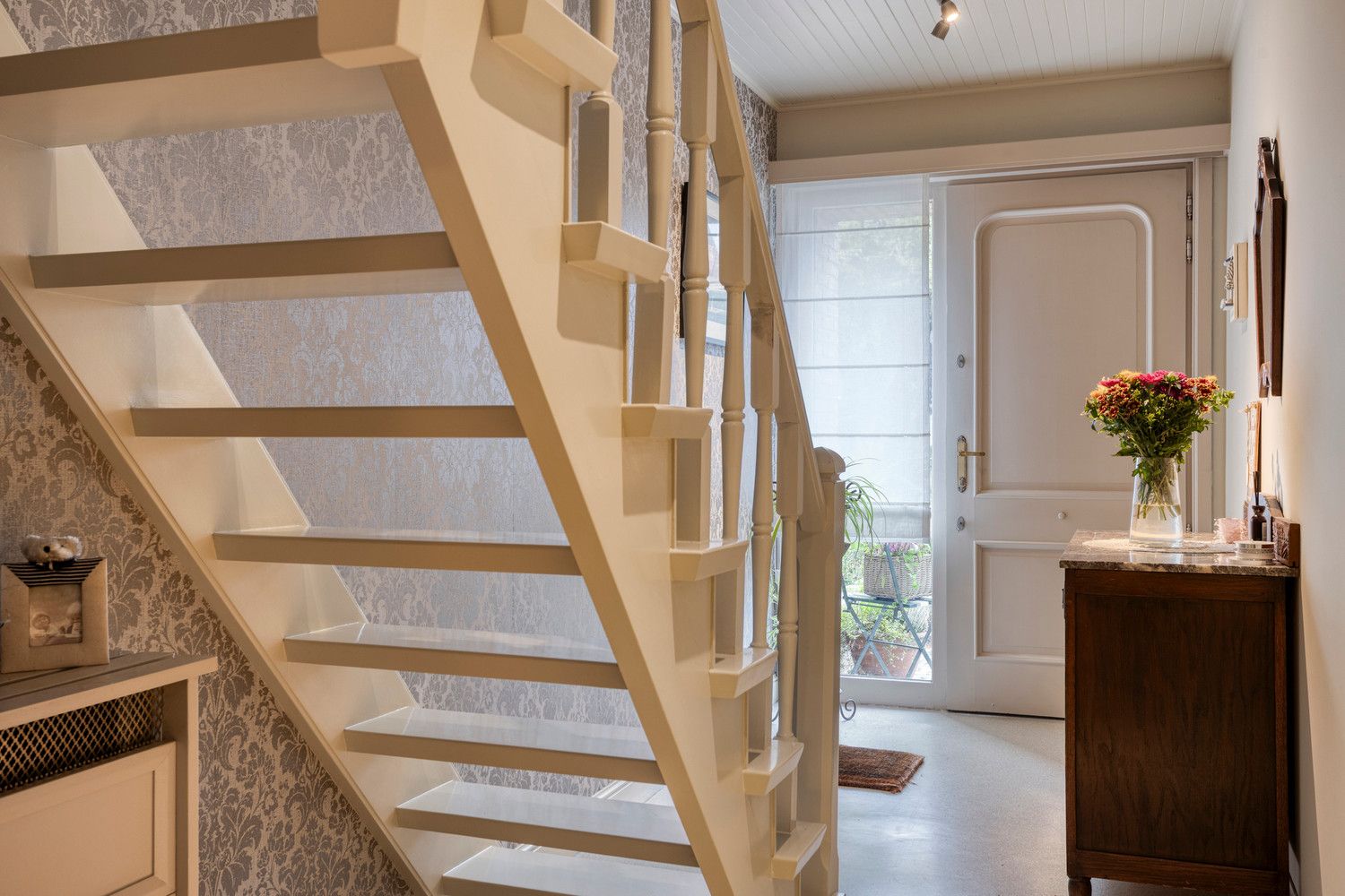 Mooie bel-étagewoning met 3 slks, garage, zomerkeuken en tuin! foto 6