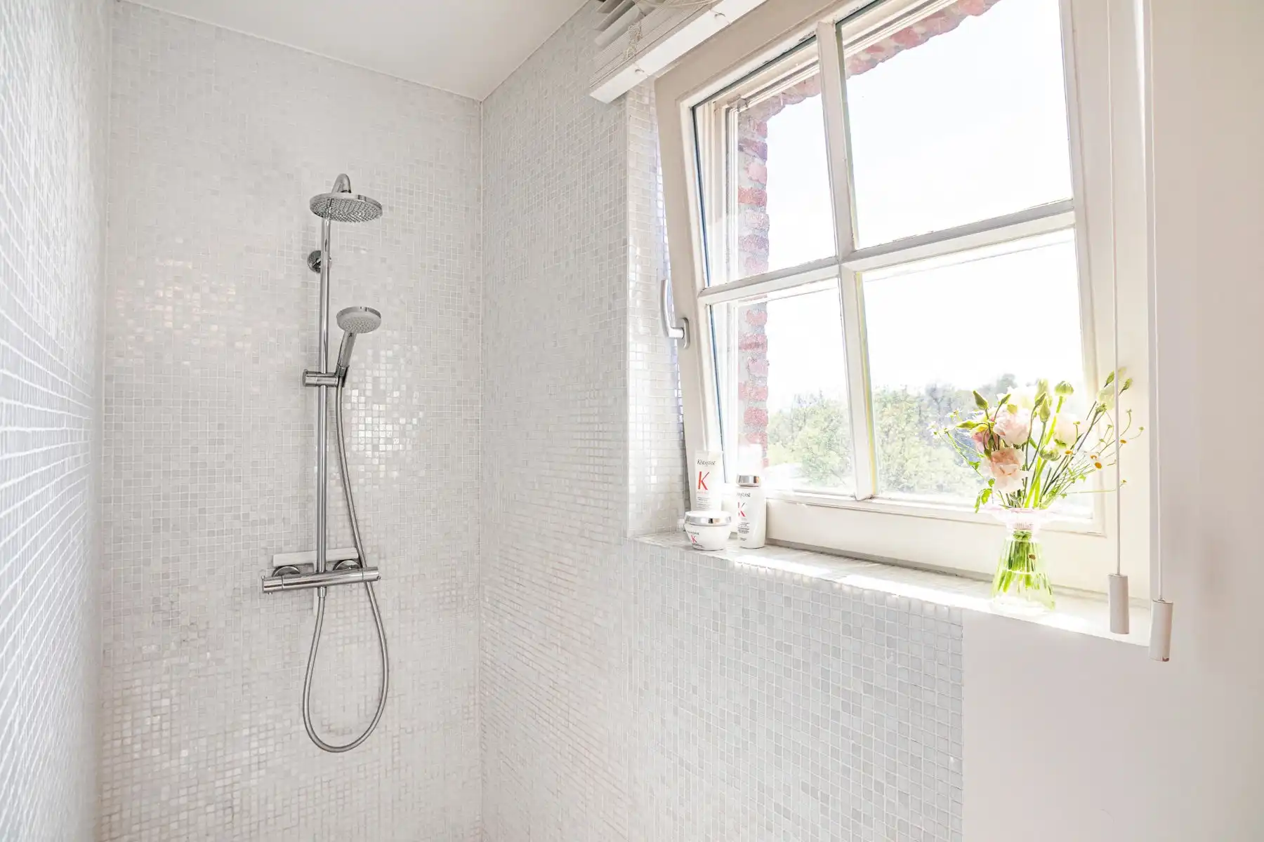 Exclusieve instapklare woning met zwembad en open groenzicht foto 36