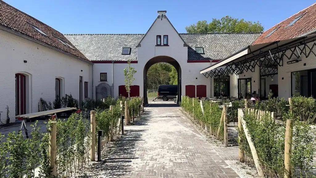 Kantoor te huur in prachtig gerenoveerde vierkantshoeve te Zwijnaarde foto 2