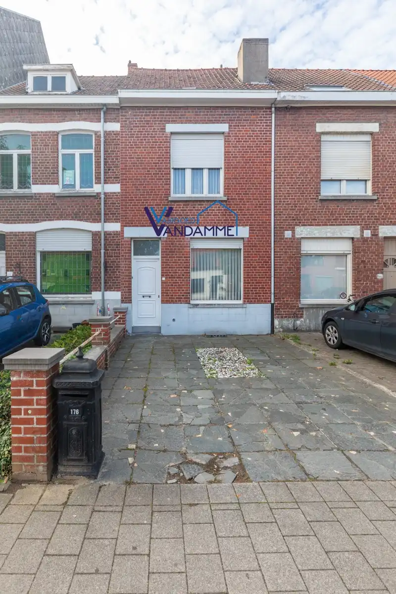 Te renoveren, centraal gelegen woning met 2 slaapkamers (4 mogelijk), tuin en oprit. foto 24