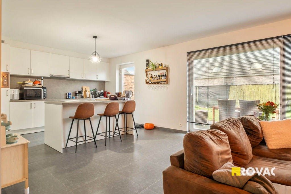 Recente en instapklare woning met 4 slaapkamers in een rustige woonomgeving foto 6