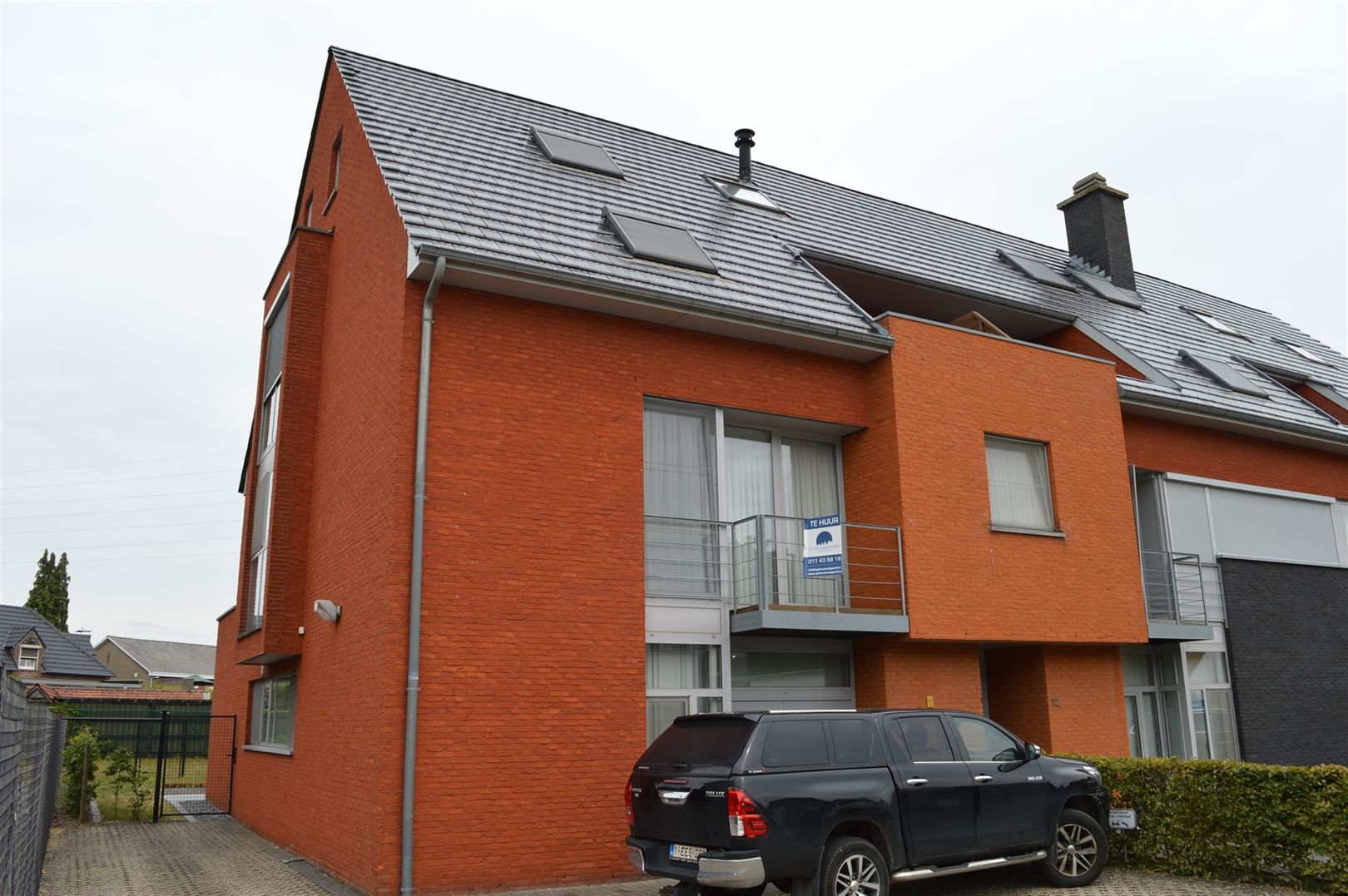 TE HUUR: Appartement met 2 slaapkamers en ruim terras te Zonhoven! foto {{pictureIndex}}