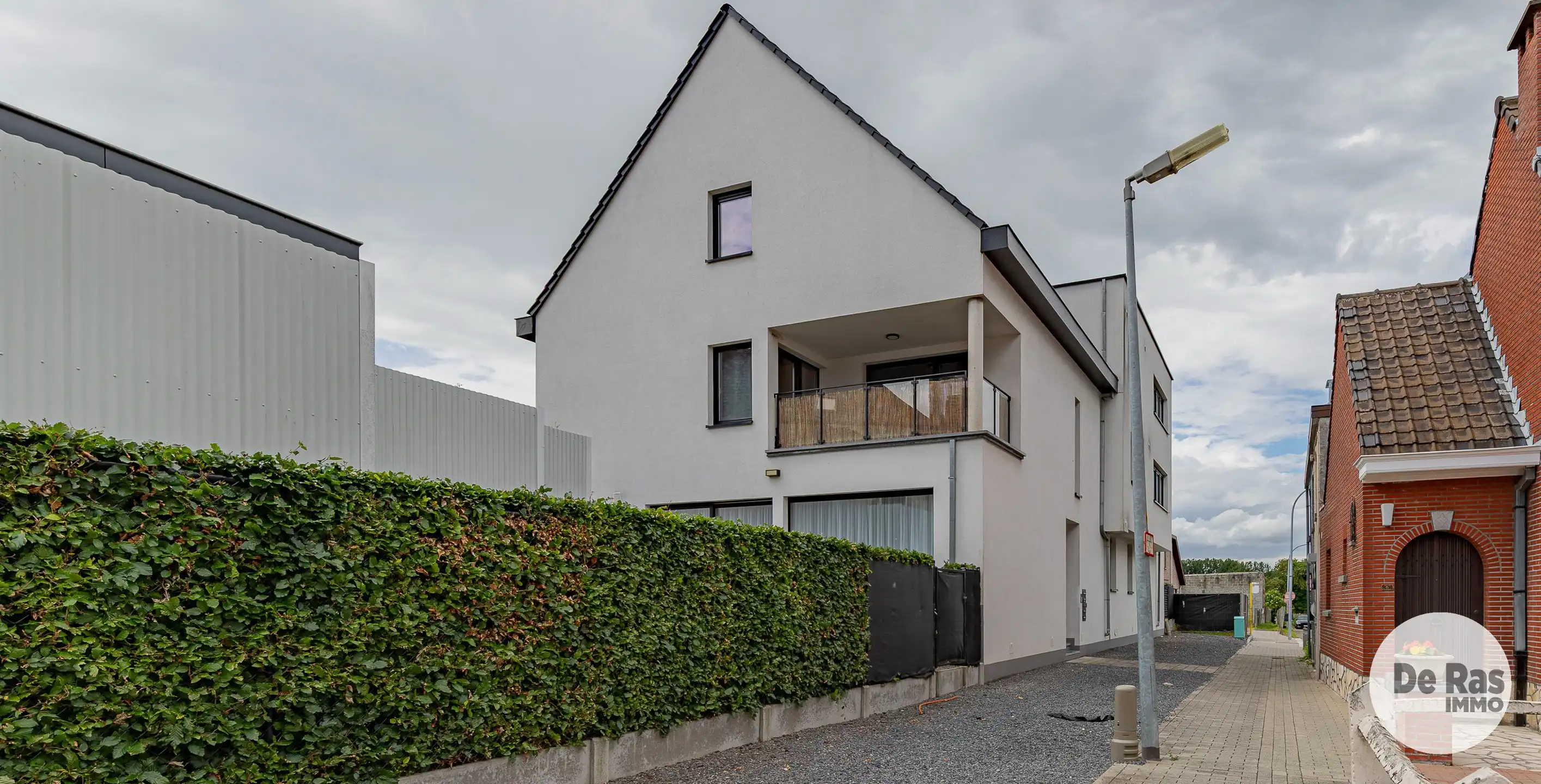 BURST-Schitterend,recent, gelijkvloers appartement met tuin foto {{pictureIndex}}