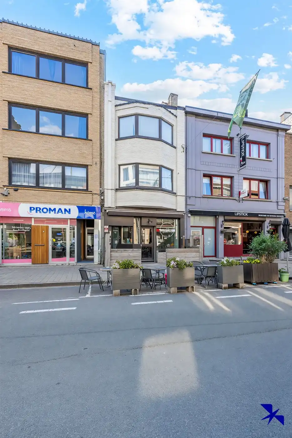 Gebouw voor gemengd gebruik: handelsruimte met 2 appartementen foto {{pictureIndex}}