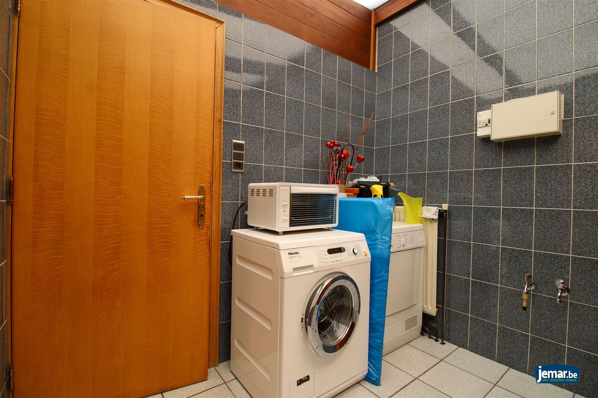 Handelspand met woonst te koop gelegen op toplocatie in Maasmechelen! foto 11