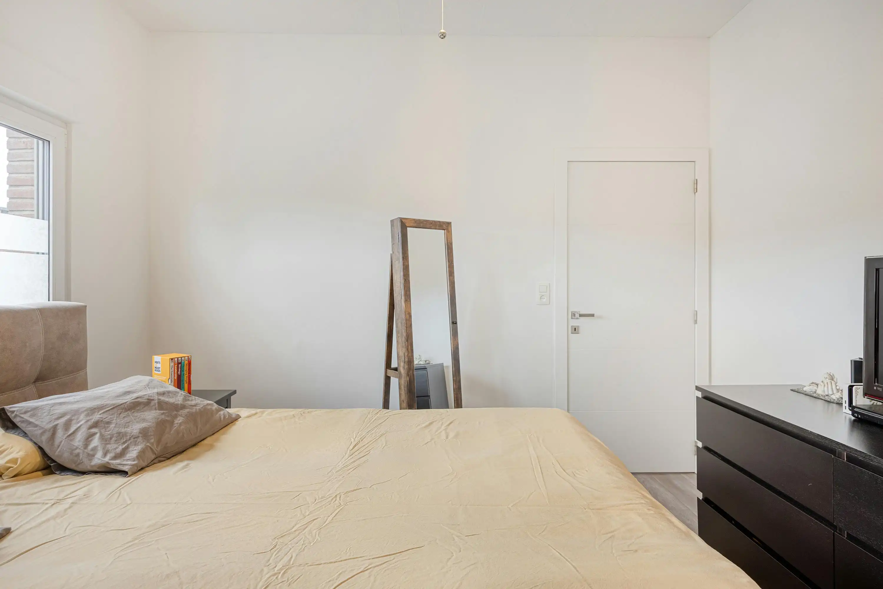 Instapklaar huis met 3 slaapkamers te koop in Merksem foto 16