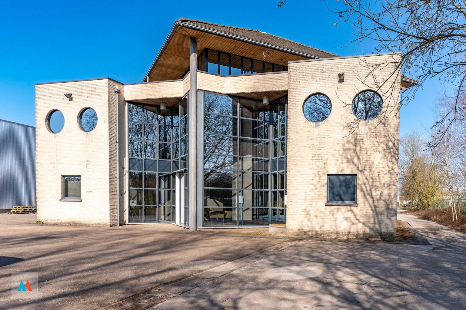 Modern kantoorgebouw op toplocatie in Turnhout foto {{pictureIndex}}