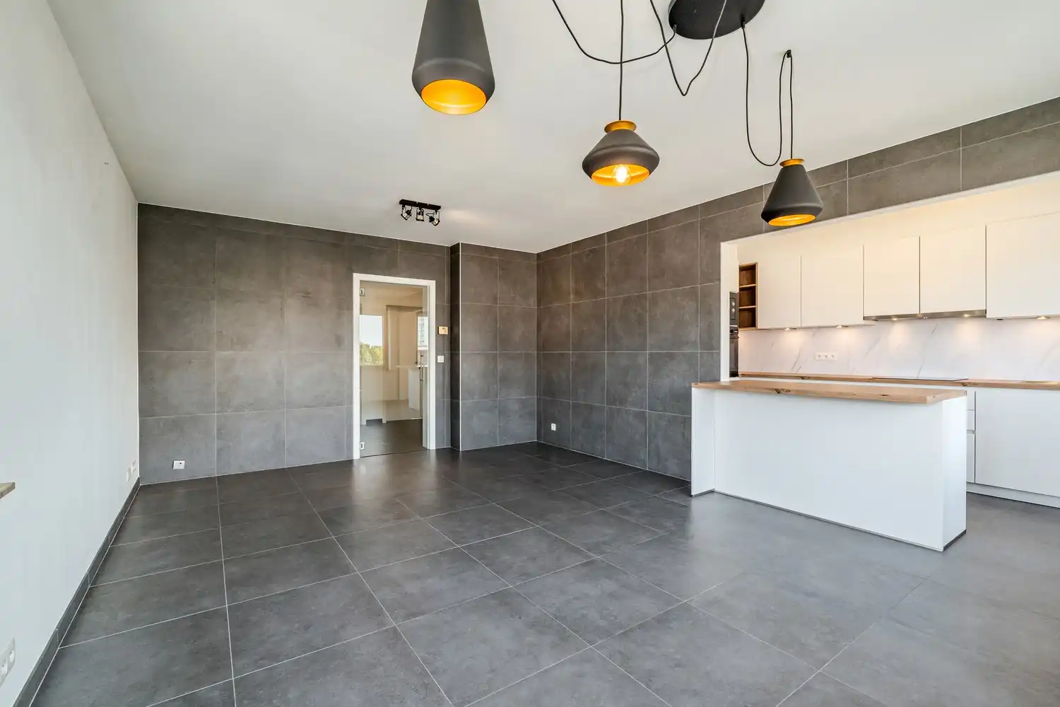 Volledig gerenoveerd 2-slaapkamerappartement met garage in Sint-Pieters-Leeuw foto 4