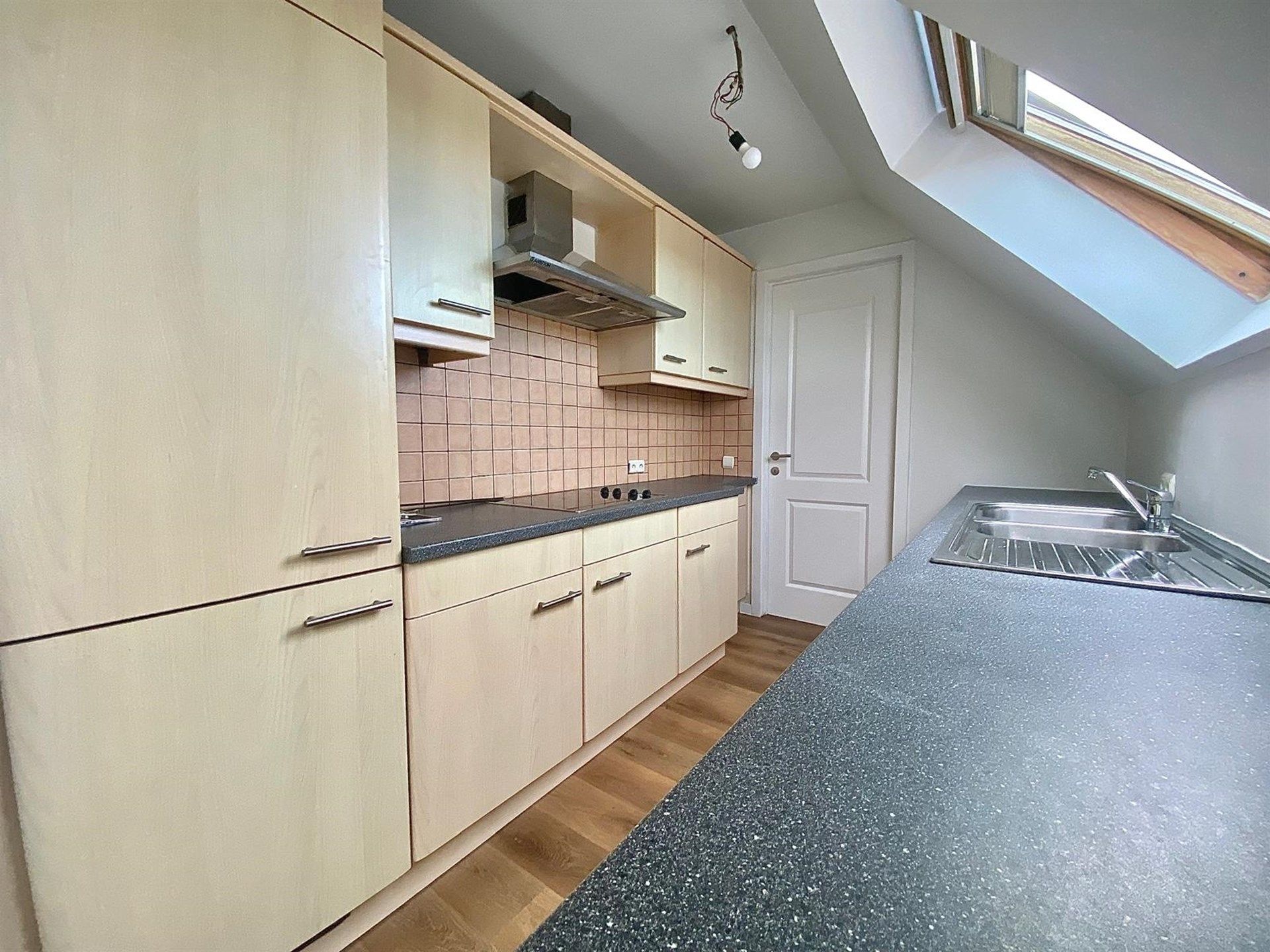 Goed gelegen appartement met één slaapkamer te Aalst foto 3