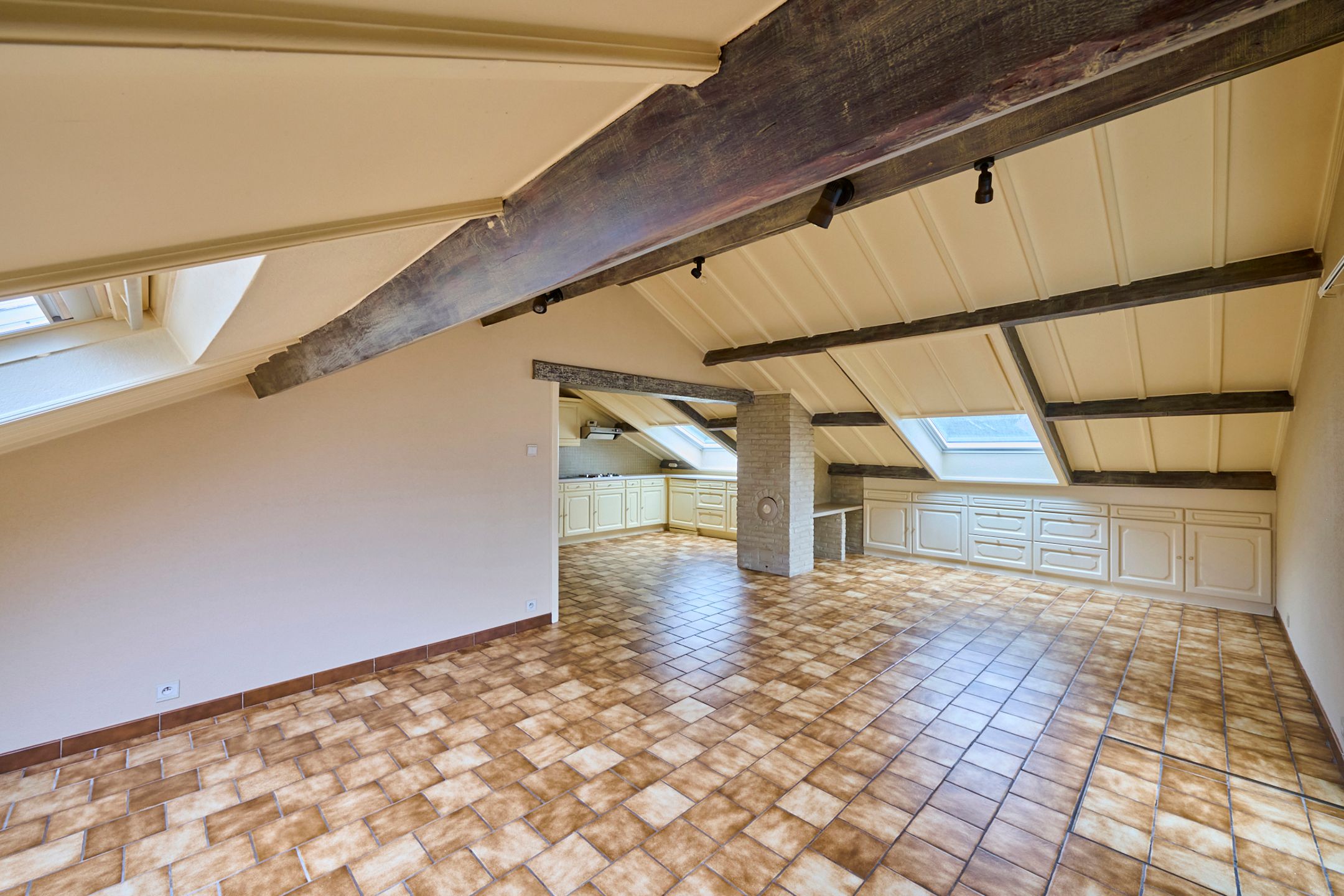 Zeer ruime gezinswoning + bovenliggend appartement foto 13