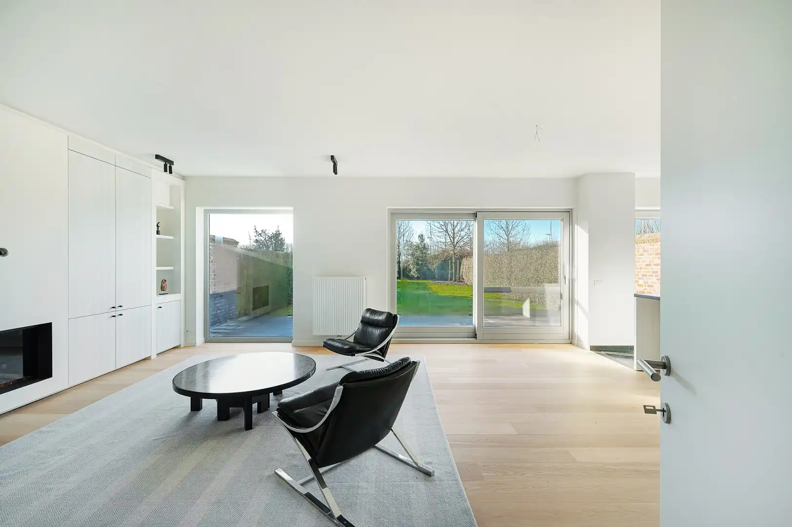 Ruime woning met vier slaapkamers en een grote tuin, gelegen in een rustige en aangename omgeving. foto 5