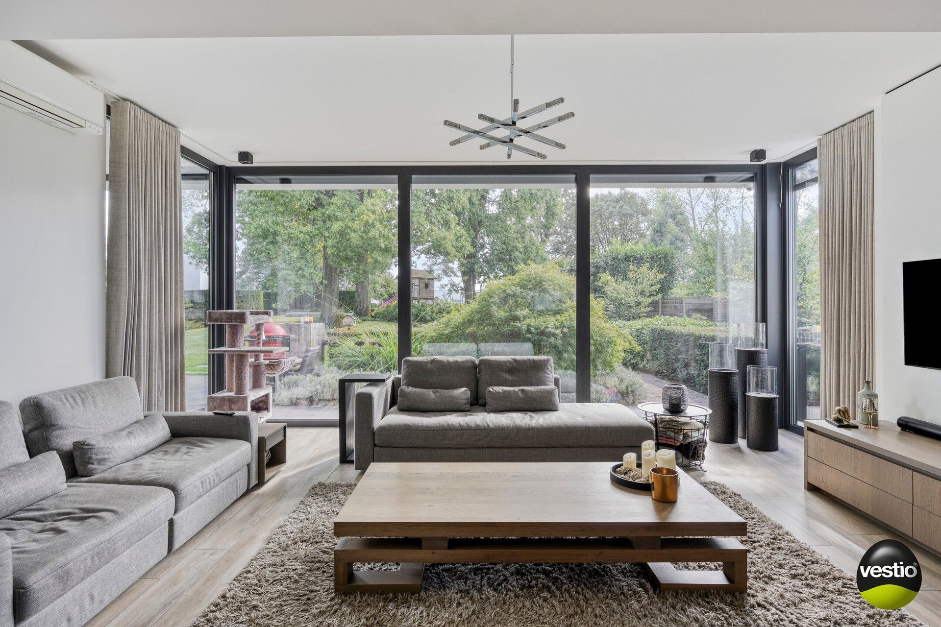 Luxueuze open bebouwing op mooi perceel van ca. 30 are. foto 7