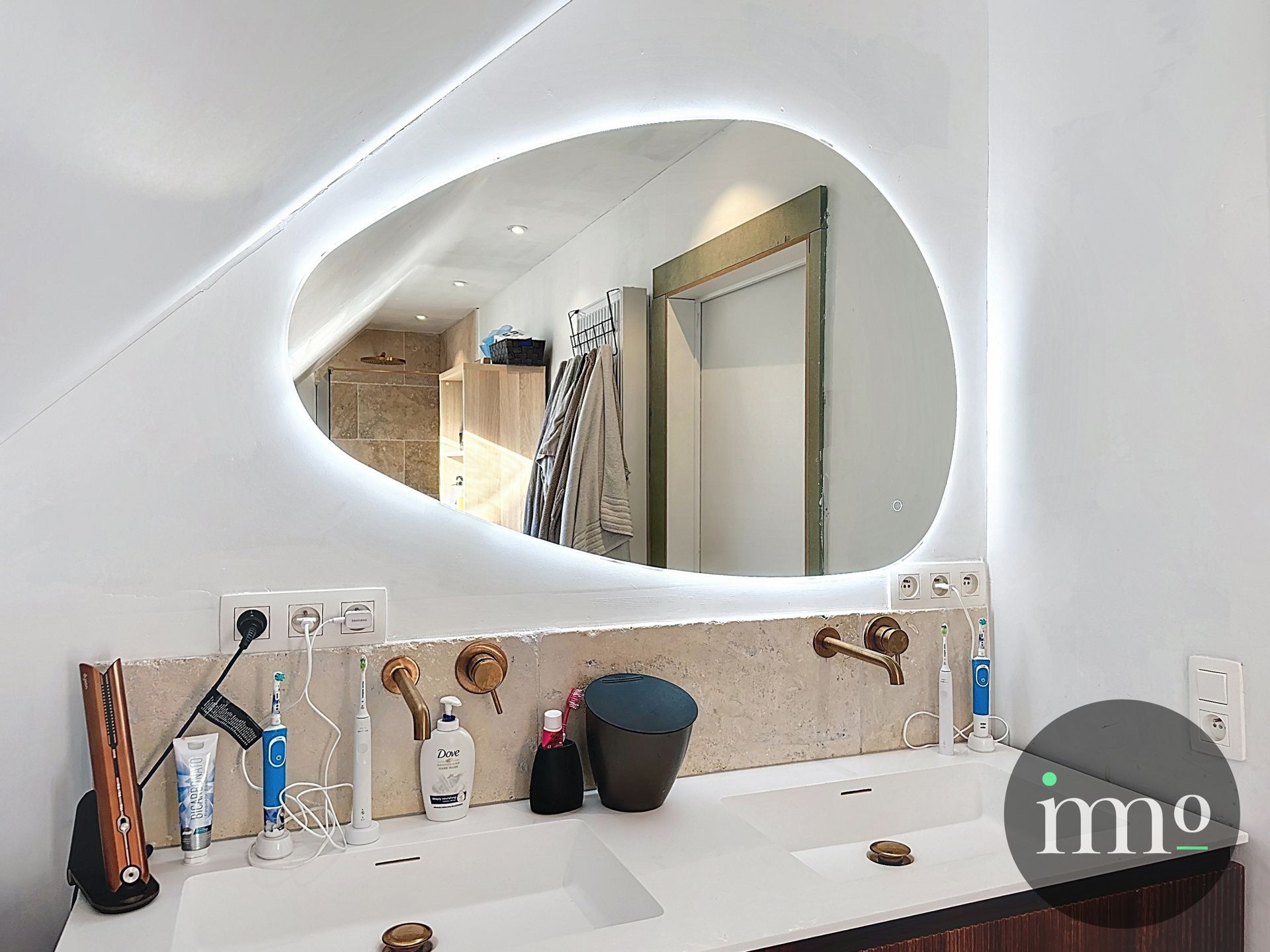 Gerenoveerde villa met tuin en 3/4 slaapkamers foto 17