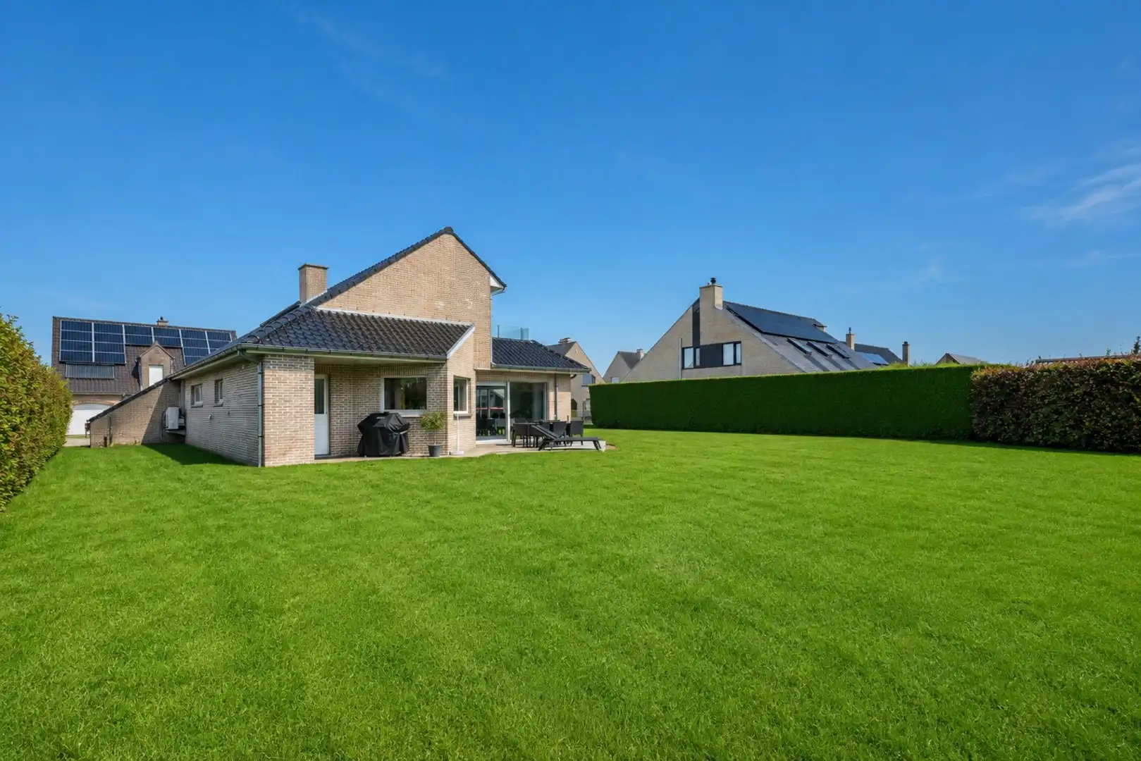 Charmante, instapklare alleenstaande villa in rustige en mooie woonwijk foto 18