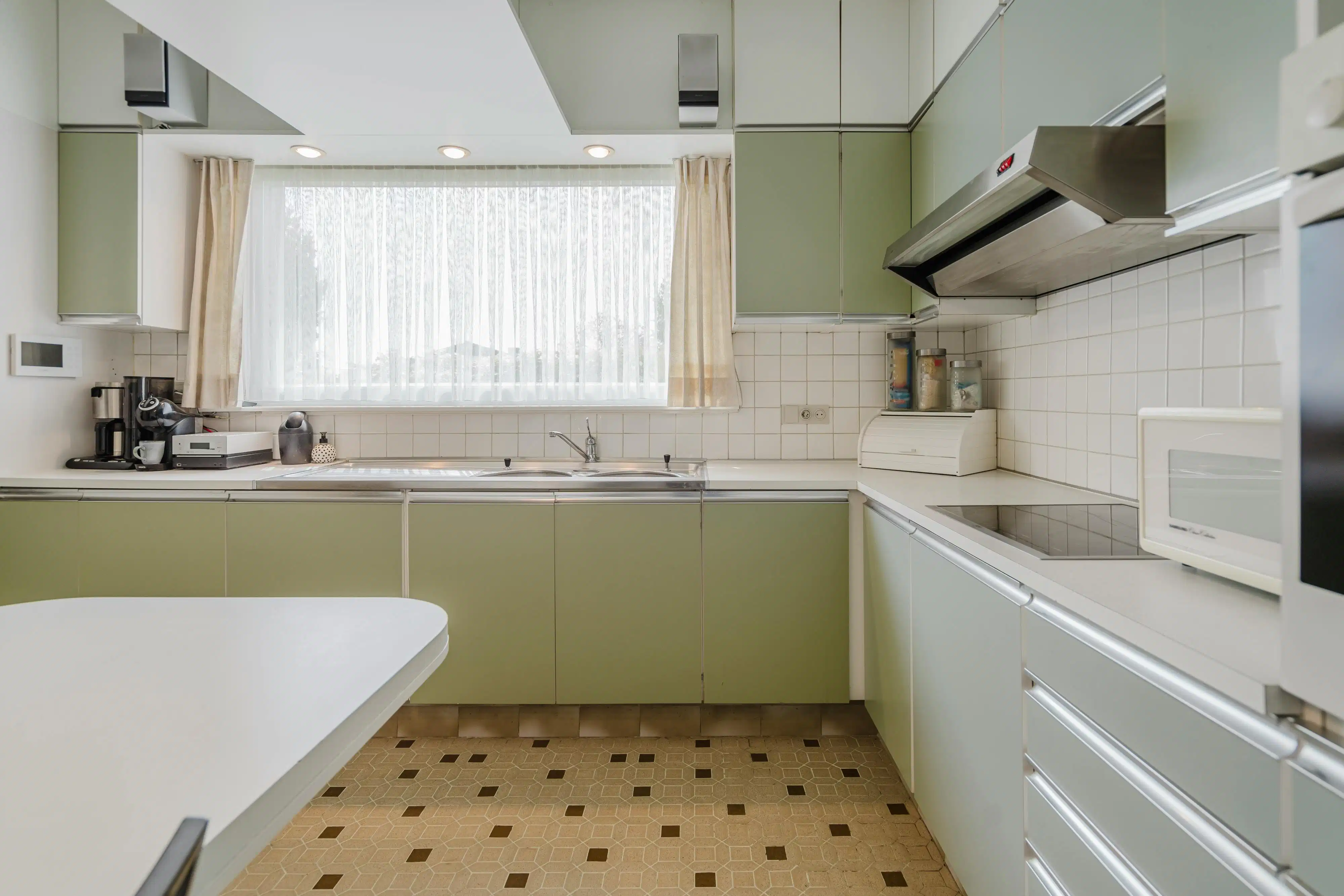 Gelijkvloerse villa met veelzijdige loods nabij het Preshoekbos foto 11