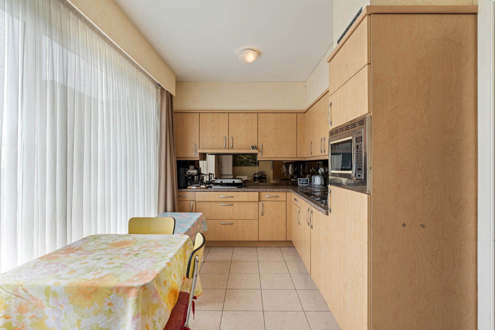 Stijlvol appartement voorzien van 2 slaapkamers, 2 terrassen en een autostandplaats op een rustige locatie in het centrum van Neeroeteren!  foto 12