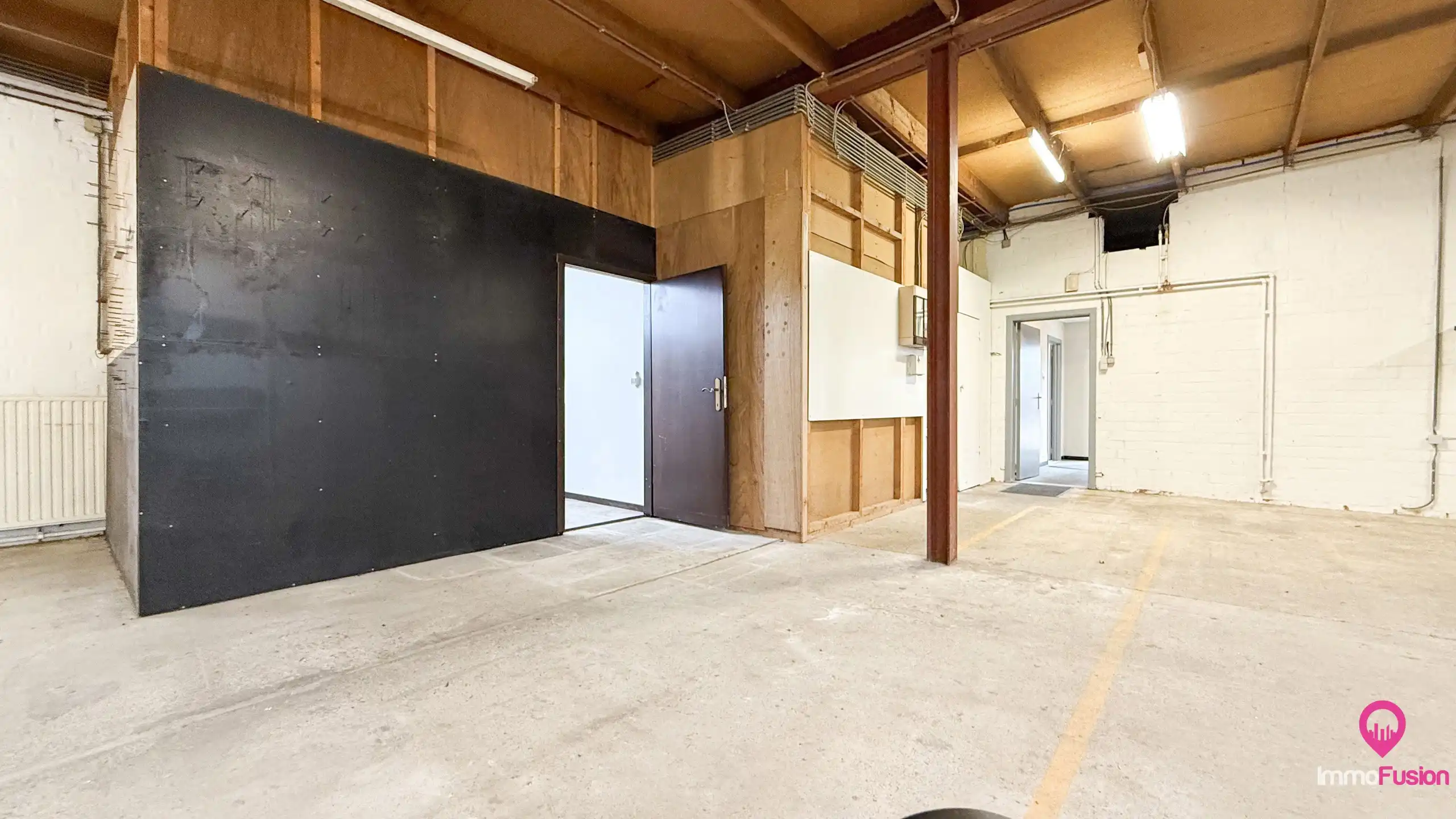 Magazijn met 4 aparte ruimtes en uitstekende bereikbaarheid! foto 21