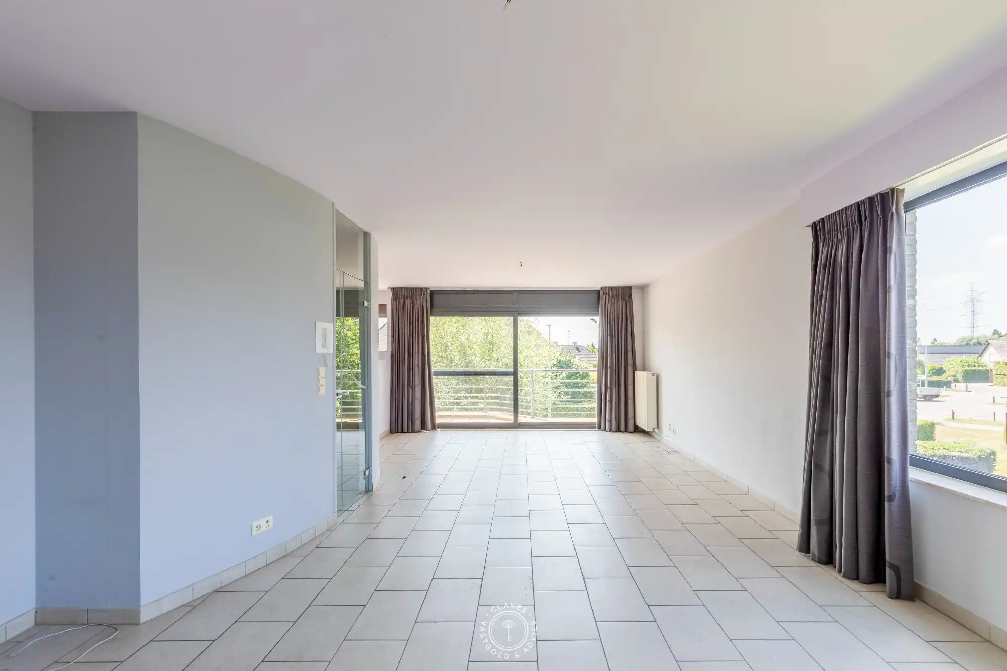 Ruim appartement met drie slaapkamers en zonnig terras foto 2