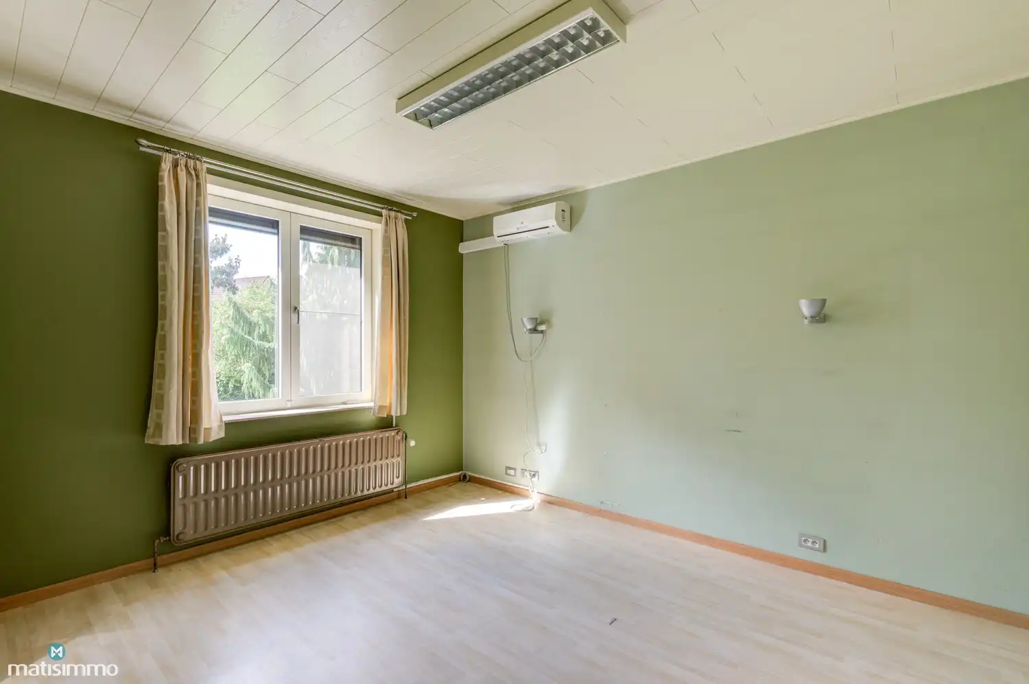 RUIME WONING MET 5 SLAAPKAMERS, INPANDIGE GARAGE EN WELLNESSRUIMTE OP EEN RUIM PERCEEL foto 19