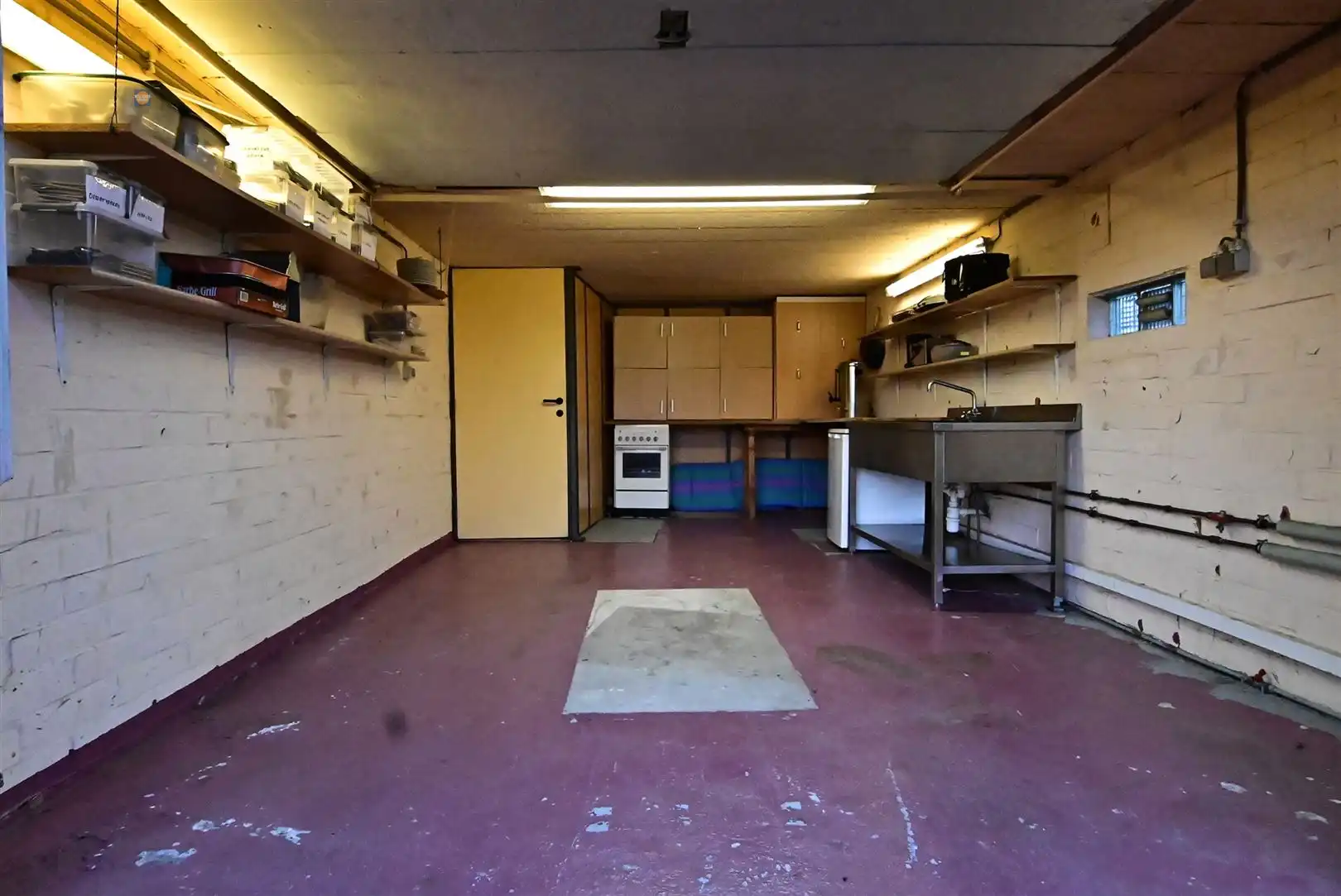 Karaktervolle villa met bijgebouw en ruime parking foto 27