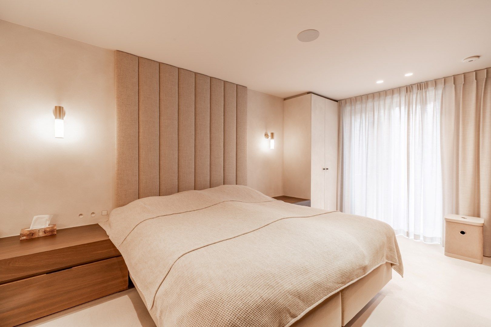 Zeer luxueus en smaakvol afgewerkt 4 slaapkamer appartement met frontaal zeezicht foto 9