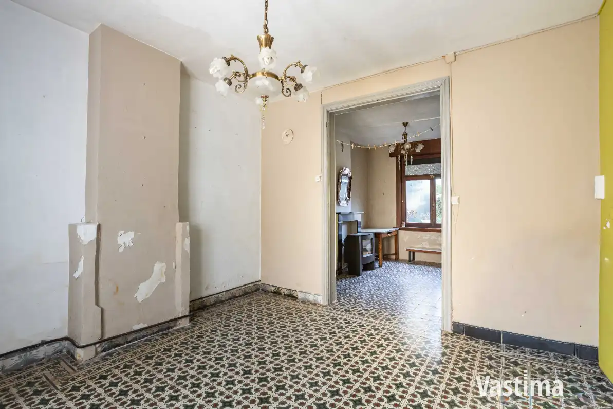 Te renoveren woning met ruime tuin foto 2