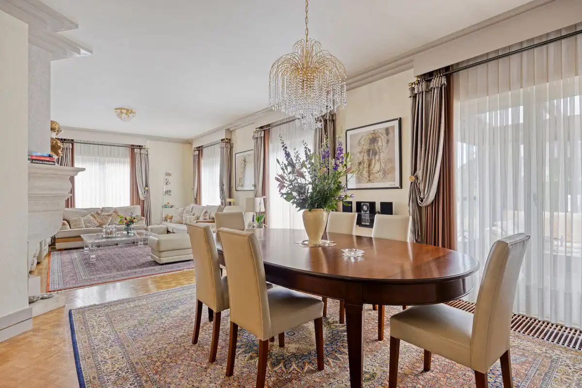 ROYALE WONING MET DOKTERSPRAKTIJK TE BILZEN HOESELT. foto 3