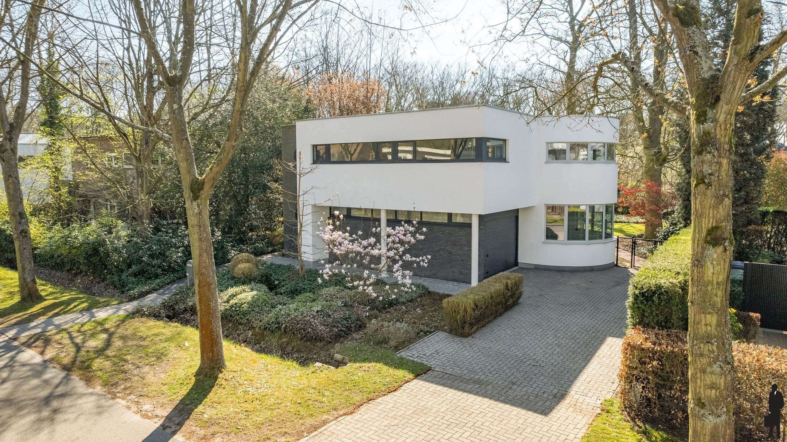 Instapklare architecturale villa op ca. 932m² grond foto {{pictureIndex}}