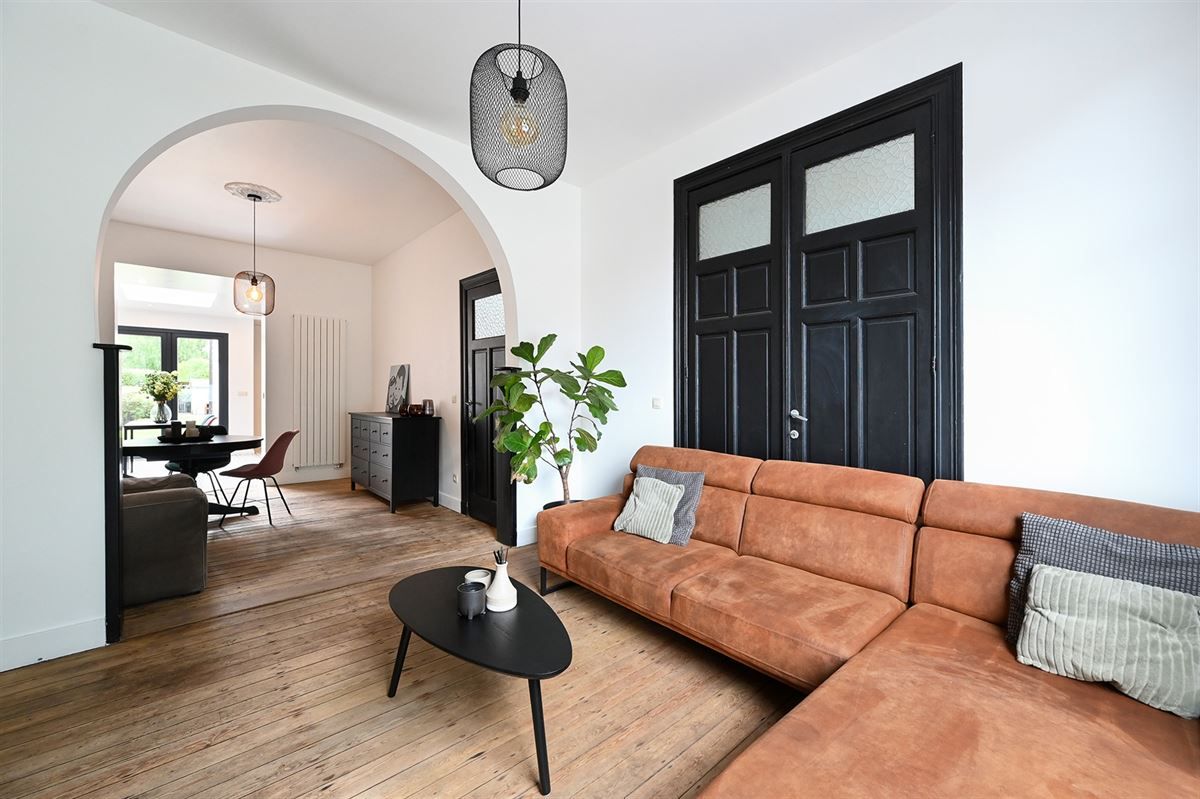 Gerenoveerde woning met leuke authentieke elementen foto {{pictureIndex}}