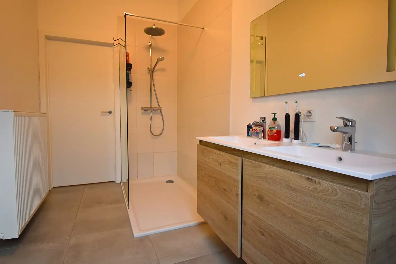 Verzorgd appartement met 2 slaapkamers en terras te huur nabij het centrum van Sint-Pieters-Leeuw foto 8