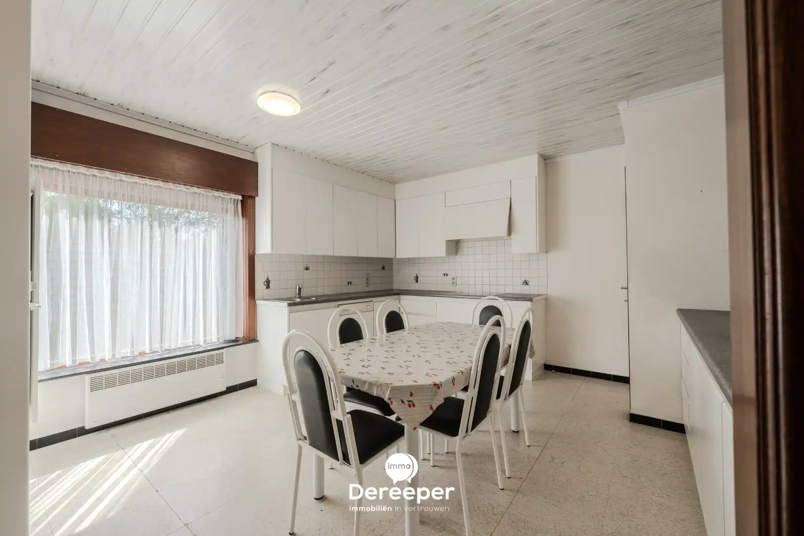 Commercieel pand met showroom, atelier, opslagplaatsen en woonst op toplocatie foto 15
